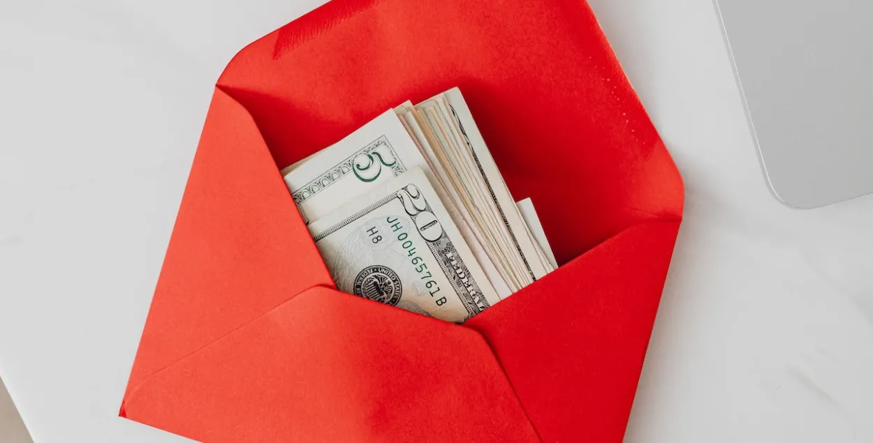 Взятка, иллюстративное фото
