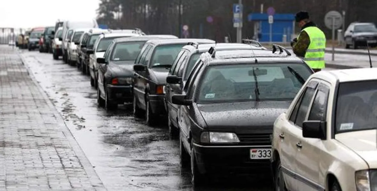 Чэргі легкавікоў на мяжы з Польшчай: у Бераставіцы — 162 аўто, у Брузгах — 67