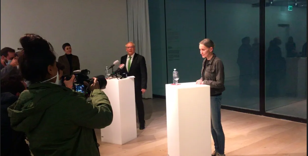 Наталья Херше на пресс-конференции / кадр из видео