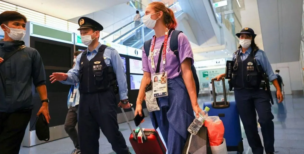 Кристина Тимановская в аэропорту Токио&nbsp;/ Reuters