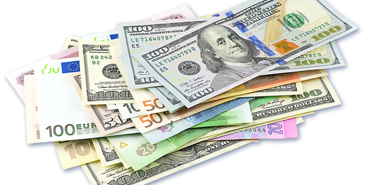 Валютныя таргі: долар і еўра "адыгралі" ў рубля па 0,1 капейкі