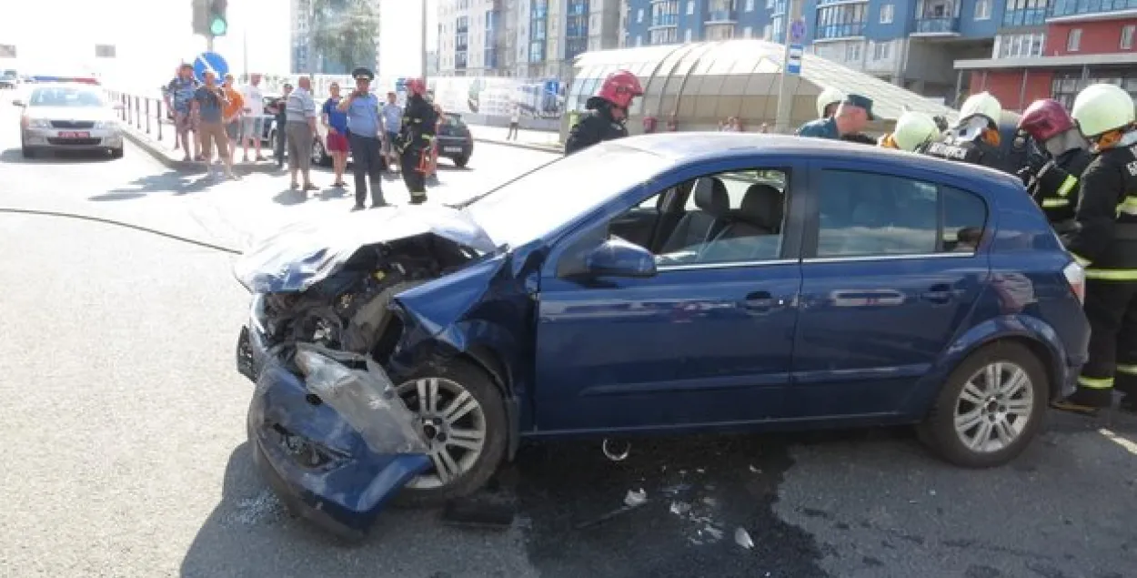 В центре Минска столкнулись два пенсионера на авто: один в больнице (фото)  | Новости Беларуси | euroradio.fm