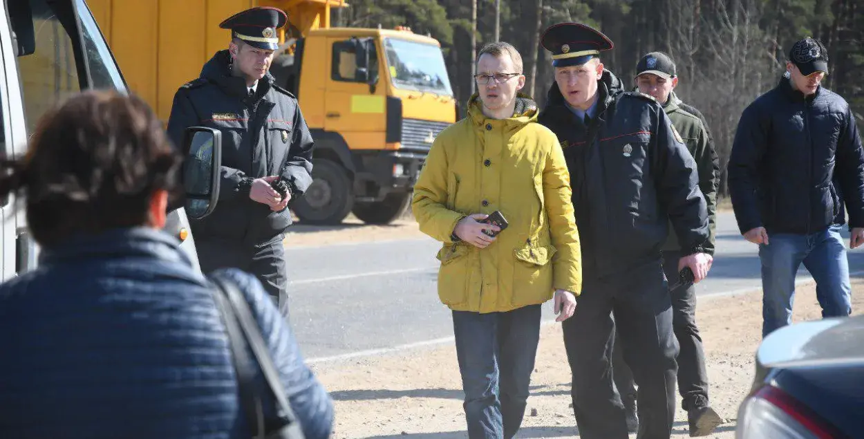 Задержание Дмитрия Дашкевича в Куропатах, 4 апреля 2019 года, фото Роман Протасевич/Еврорадио