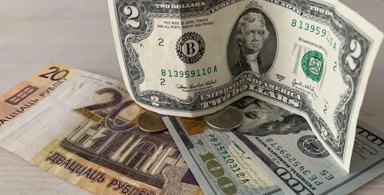 Доллар вырос почти на 7 копеек, а дальше неизвестность: что с курсами валют