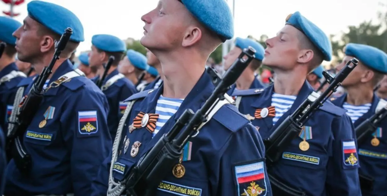 Российские десантники приезжали на парад в Минск в прежние годы. Фото: Радио Свобода