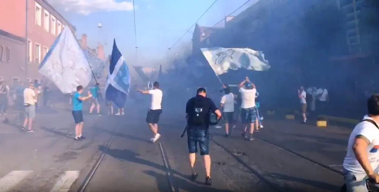 Как фанаты "Зенита" захватили Минск (видеофакт)