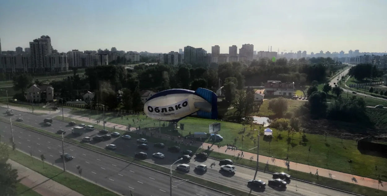  У неба над Мінскам выпусцілі 40-метровы дырыжабль