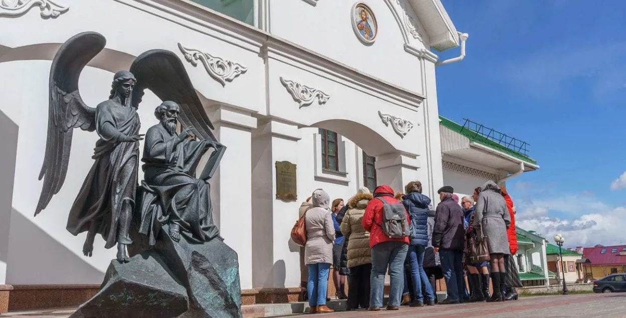 “Хватит всего 5 штрафов”. В Беларуси объявляют войну экскурсоводам-нелегалам