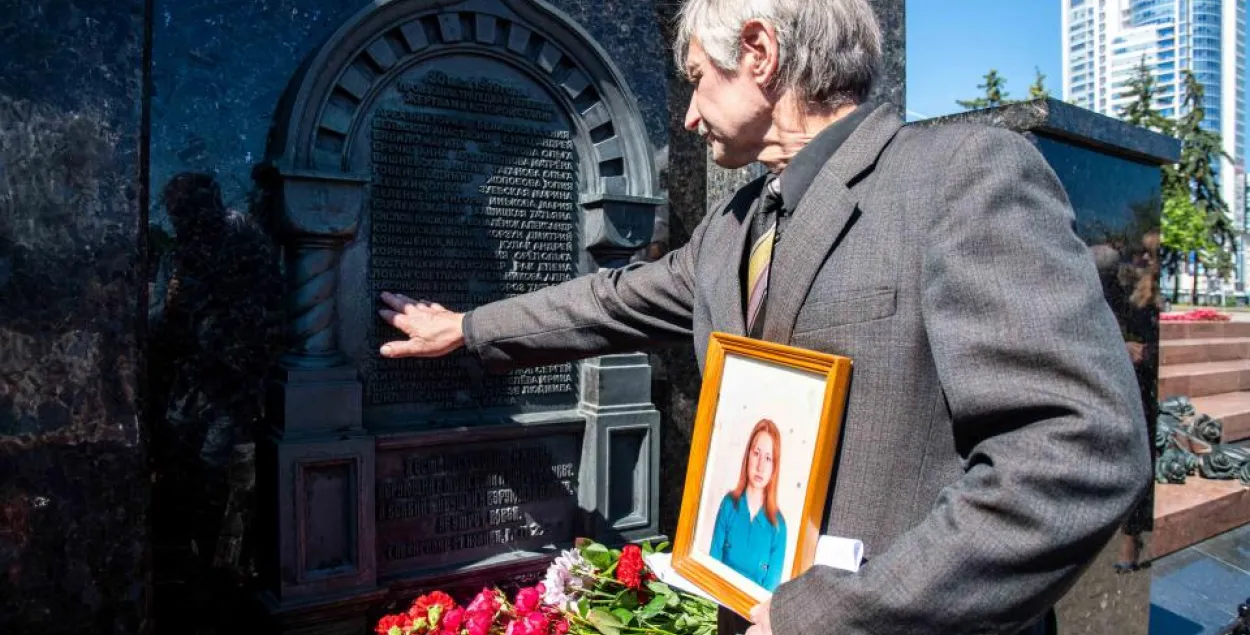 В Минске почтили память погибших на Немиге в 1999 году / Еврорадио