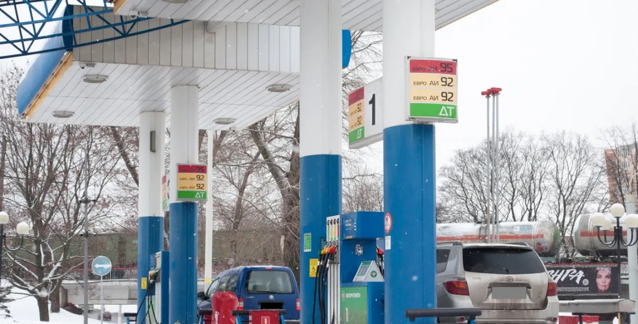 Нацбанк: бензин в Беларуси дорожал, хотя мировые цены на нефть падали
