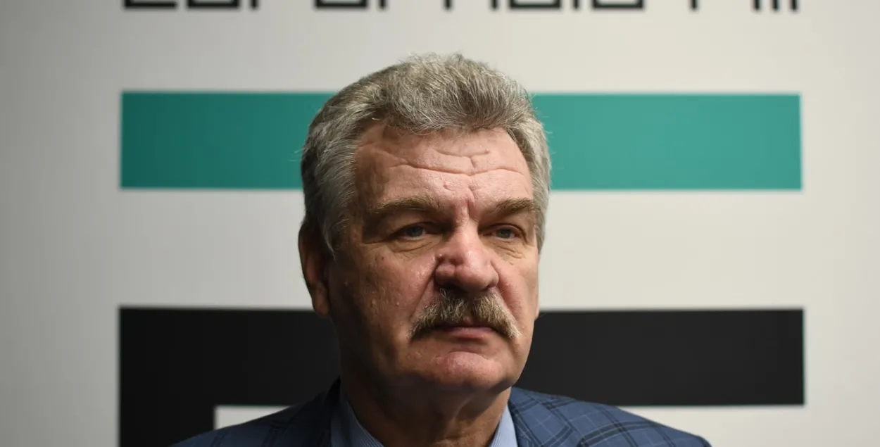Ці рызыкне дэпутат-атаман Улаховіч пазмагацца з Лукашэнкам?