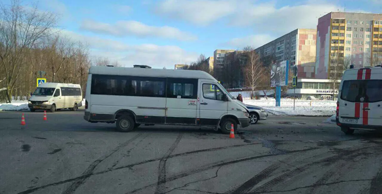 У Наваполацку маршрутка сутыкнулася з легкавіком, у якім знаходзілася дзіця