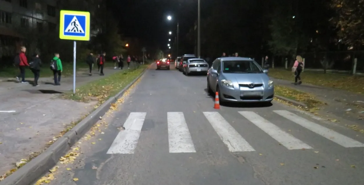 В Бобруйске 2-летний ребёнок выбежал на дорогу и попал под машину
