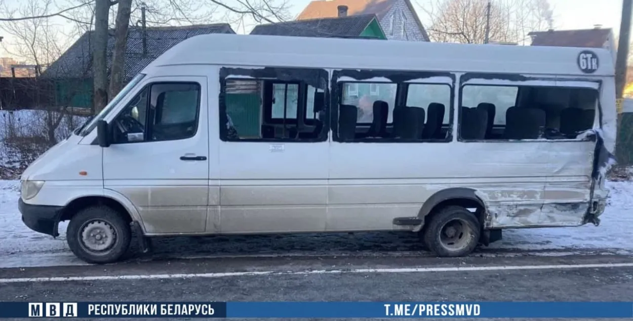ДТП с участием маршрутного такси произошло под Полоцком, погиб пассажир 