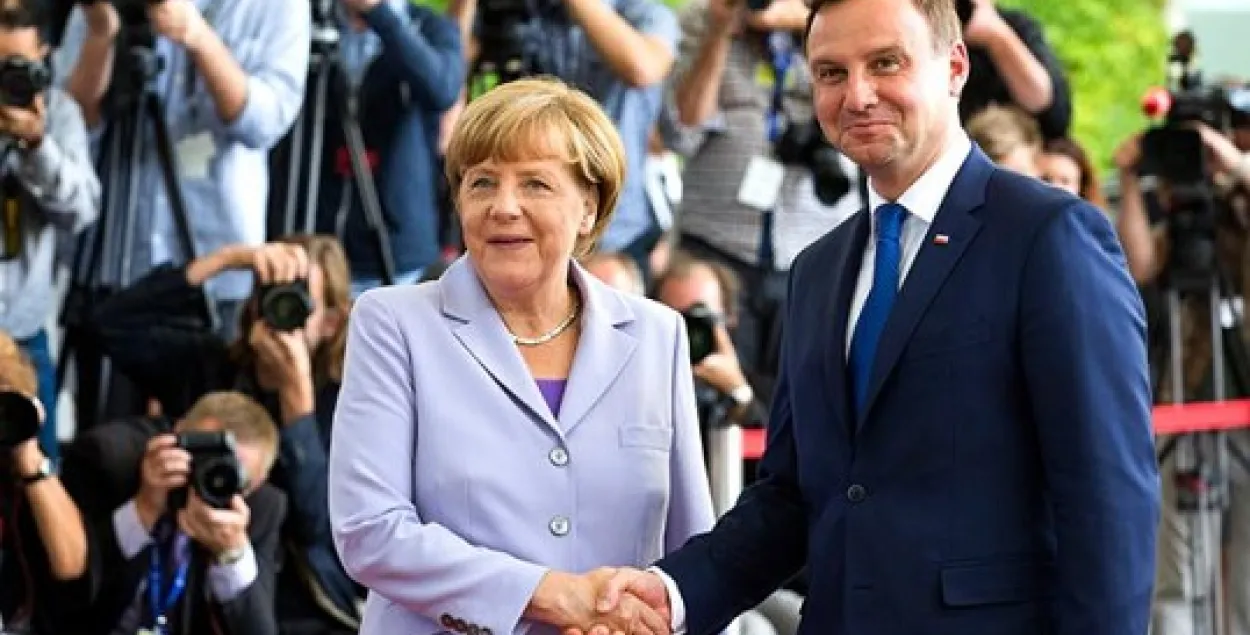 Ангела Меркель прыехала ў Варшаву размаўляць “сам-насам” з польскім прэзідэнтам