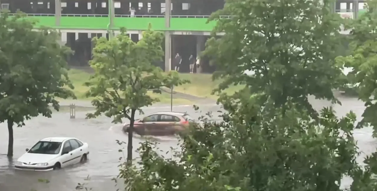 На Минск обрушился сильный ливень