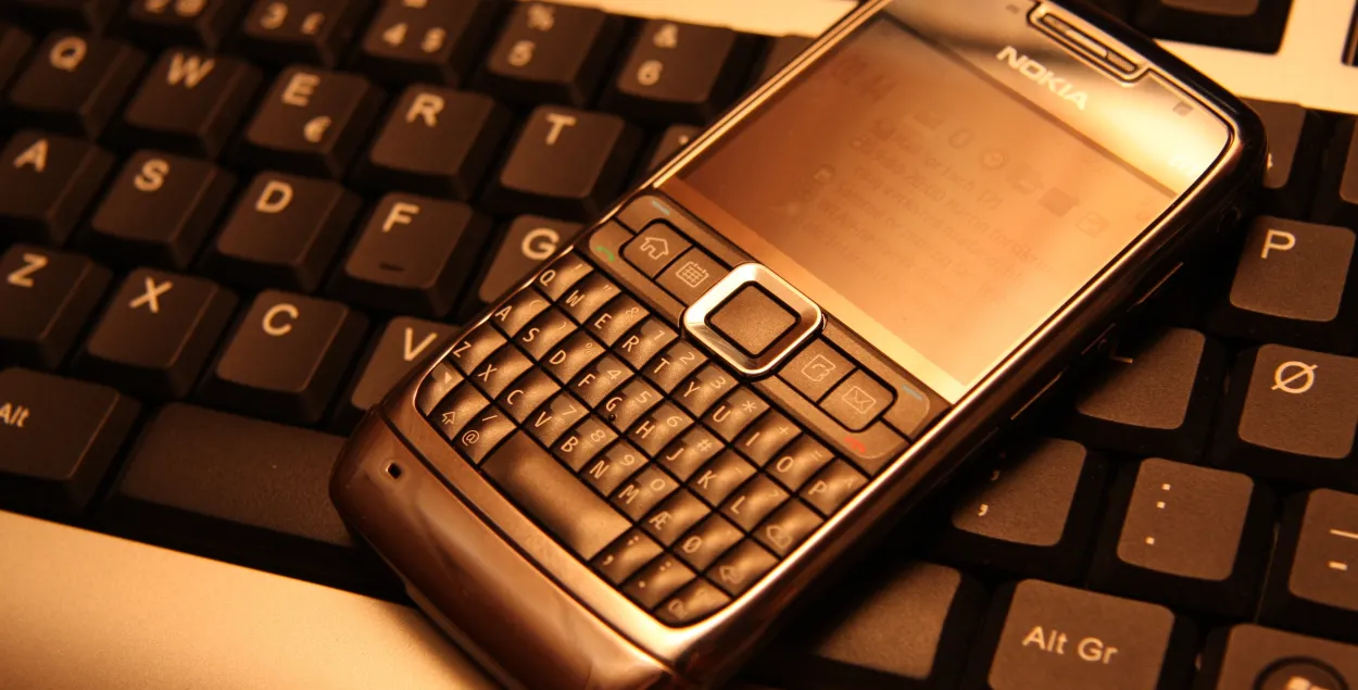 Nokia перавыпусціць папулярную мадэль кнопкавага смартфона Е71