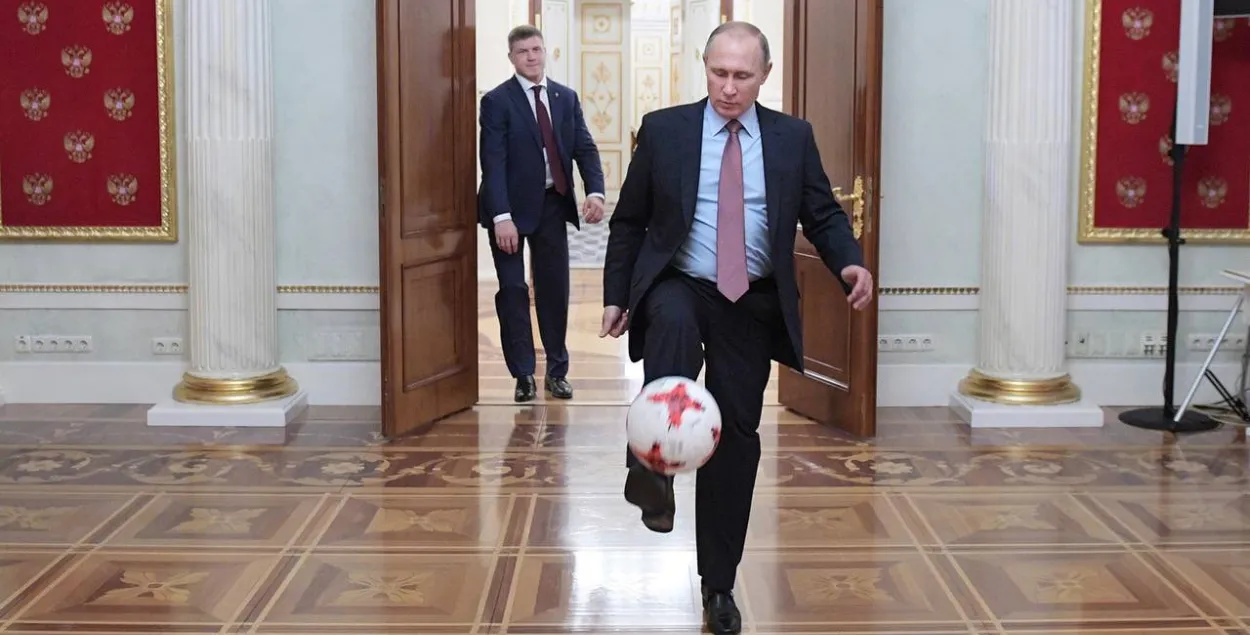 Владимир Путин за игрой / twitter.com/Kremlinpool_RIA​