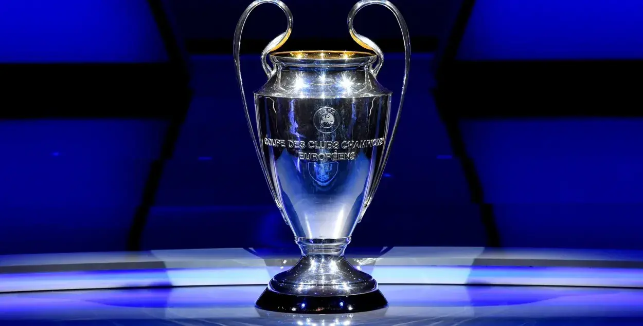 Почетный трофей / twitter.com/UEFA