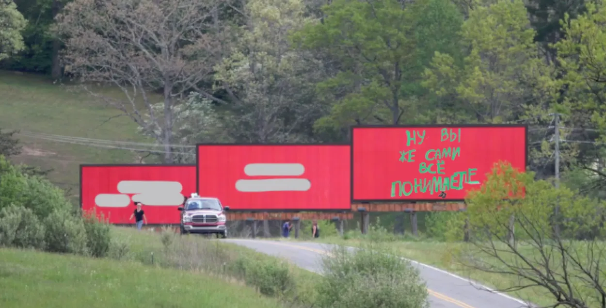 Коллаж с кадром из фильма &quot;Три билборда на границе Эбинга, штат Миссури&quot;​