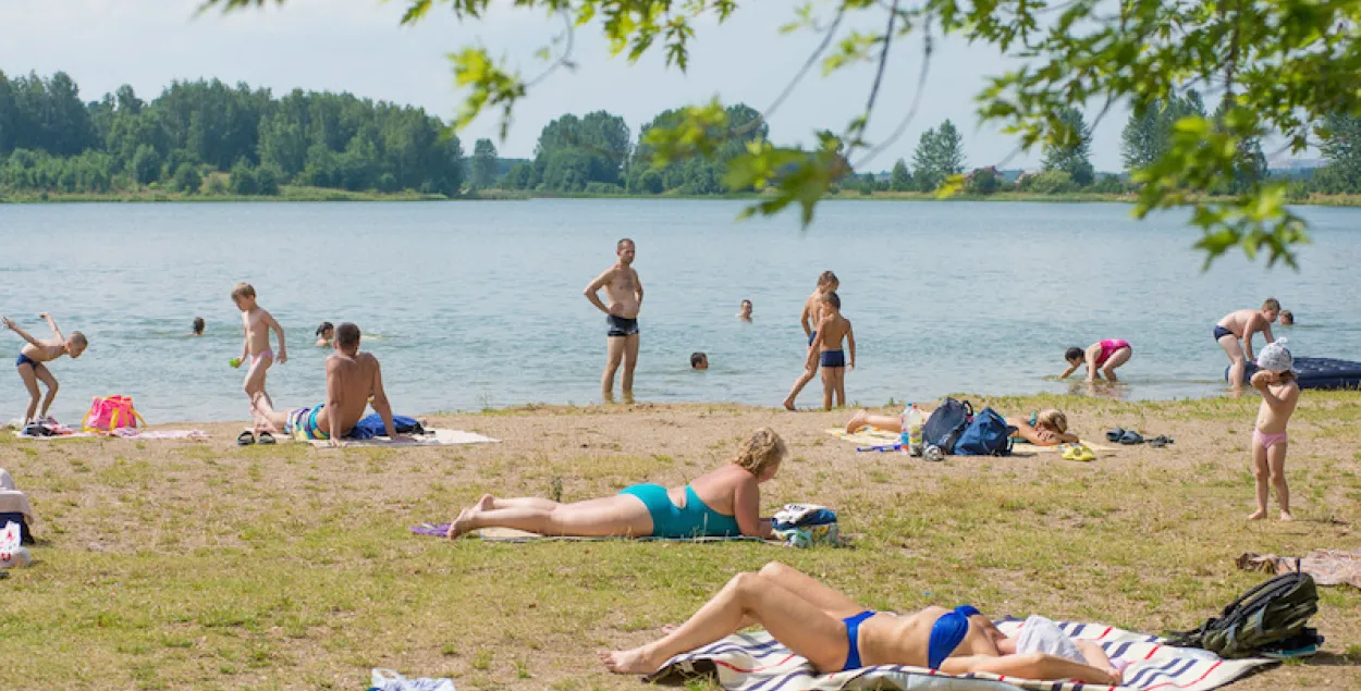 Стало известно, в каких водоемах Беларуси нельзя купаться
