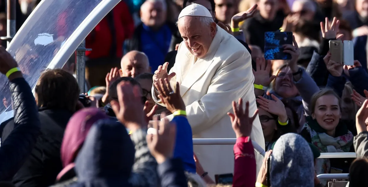 Набажэнства з удзелам папы Францішка ў Коўне сабрала 100 тысяч чалавек