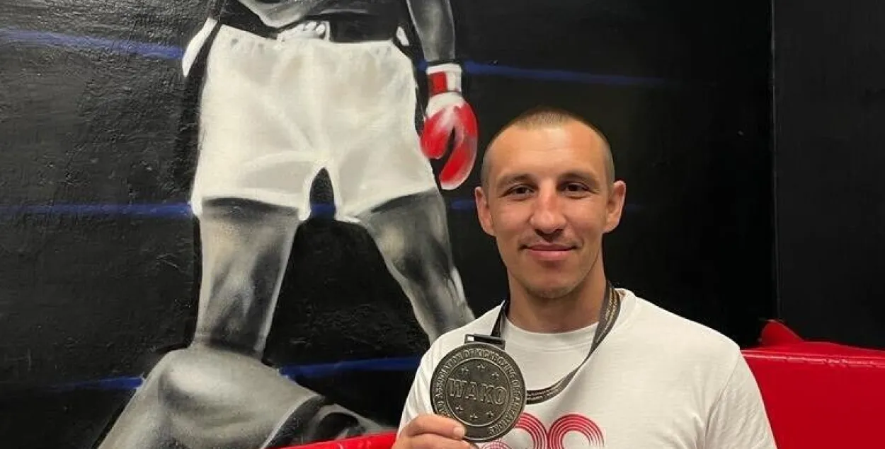 Кикбоксер Иван Ганин продает медаль с чемпионата мира, чтобы помочь украинцам
