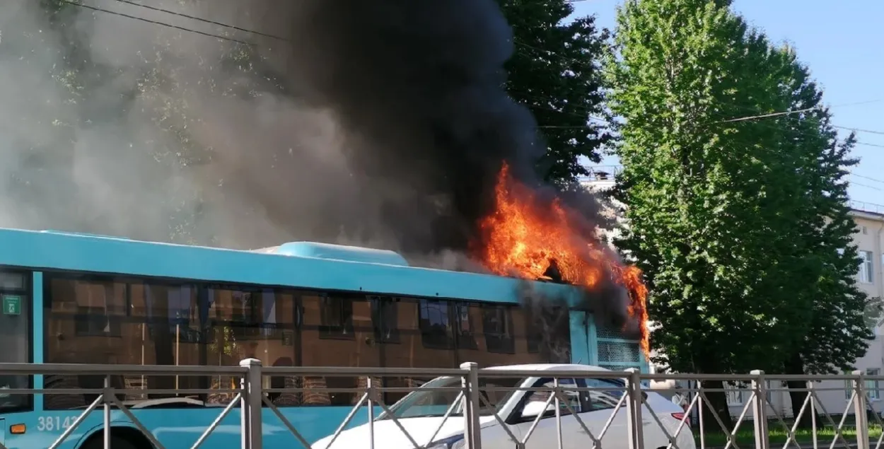 У Санкт-Пецярбургу пасля другога пажару з маршрутаў здымаюць аўтобусы МАЗ