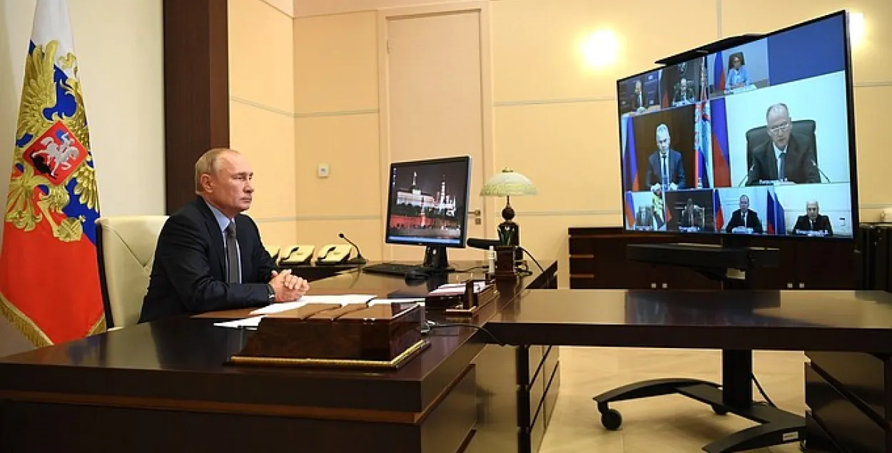 Владимир Путин во время видеоконференции / kremlin.ru​
