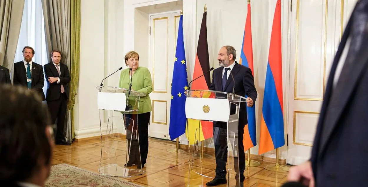 Поддержка Армении и азербайджанский газ. Итоги визита Меркель на Кавказ