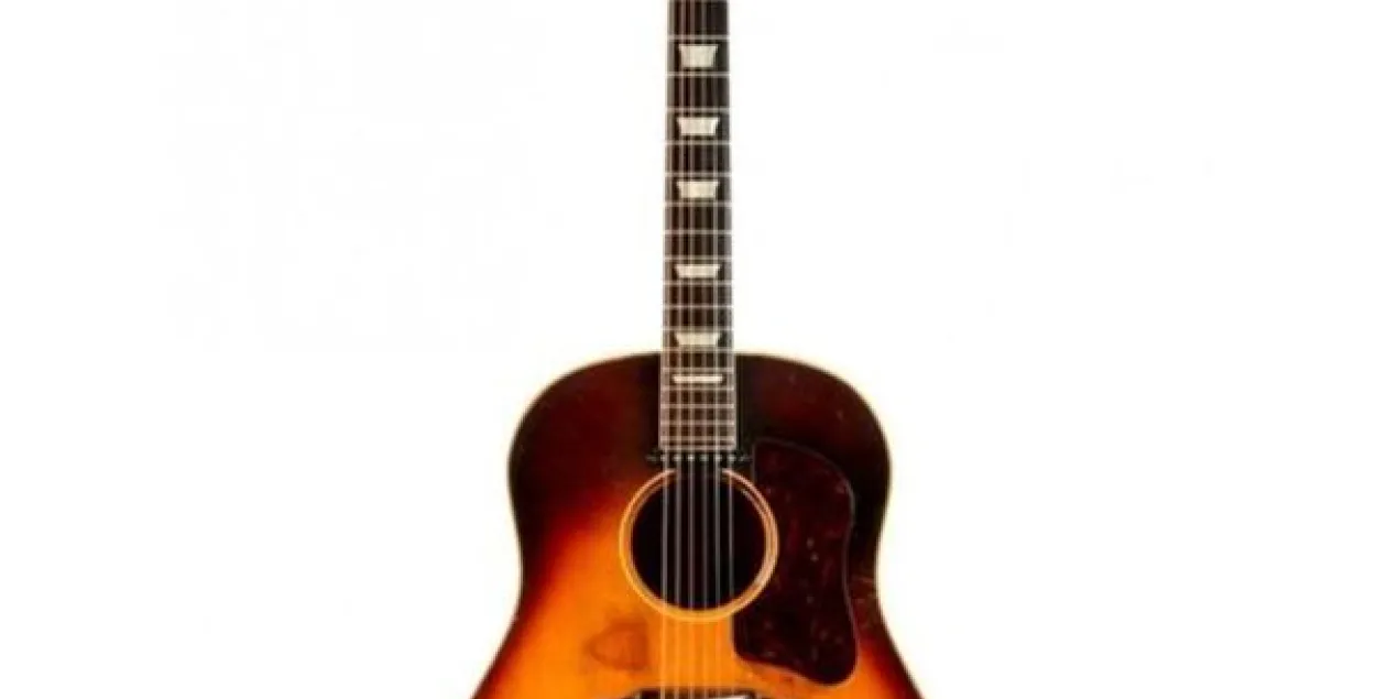 Гітару Джона Ленана прадалі за 2,4 мільёна долараў