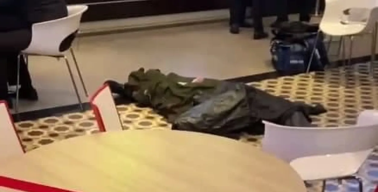 В ТЦ “Галерея” в Минске умер человек. Это мог был один из “туристов” с Востока