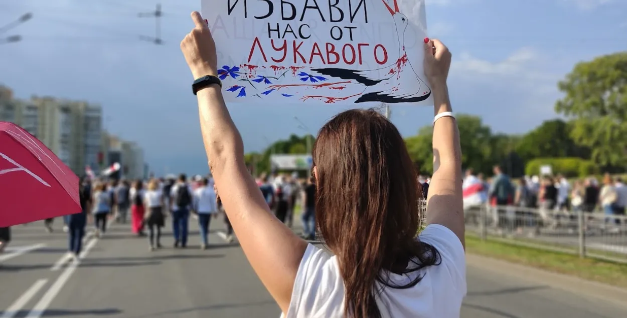 “Господь, жги, мы потерпим”: как белорусы относятся к санкциям