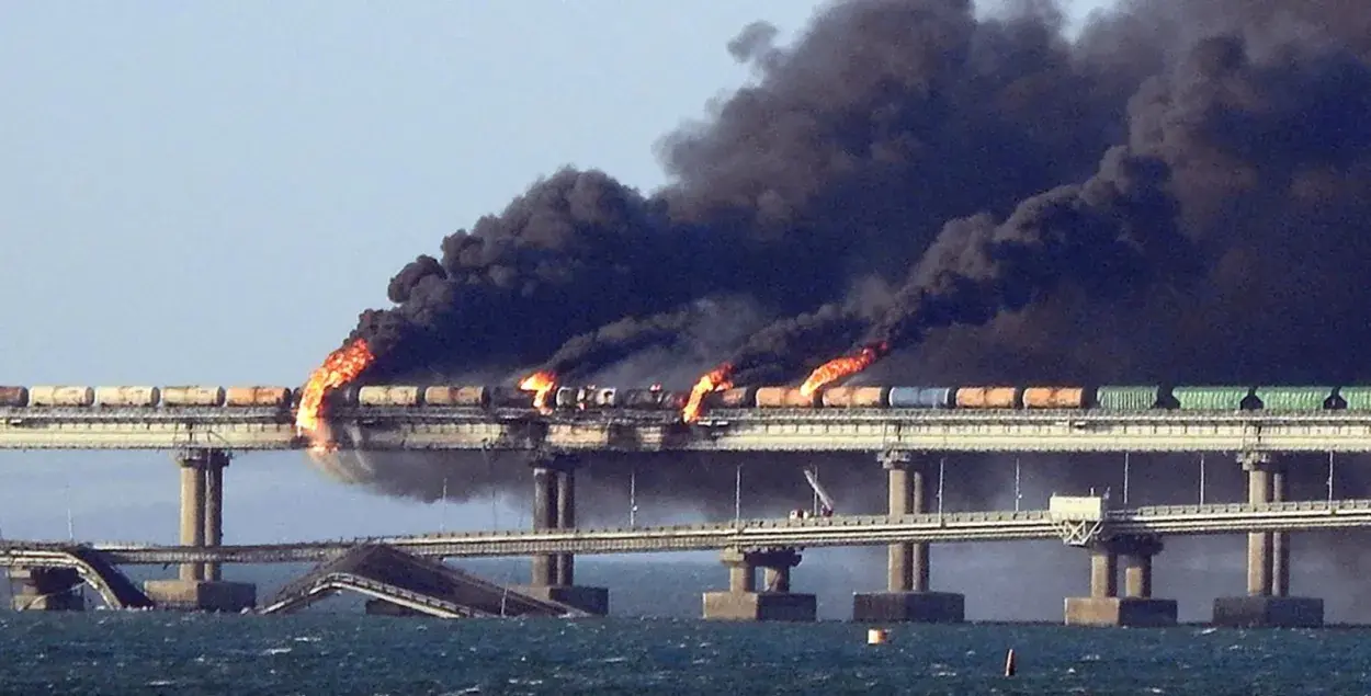 Последствия взрыва на Крымском мосту 8 октября 2022 года / © AFP / Scanpix