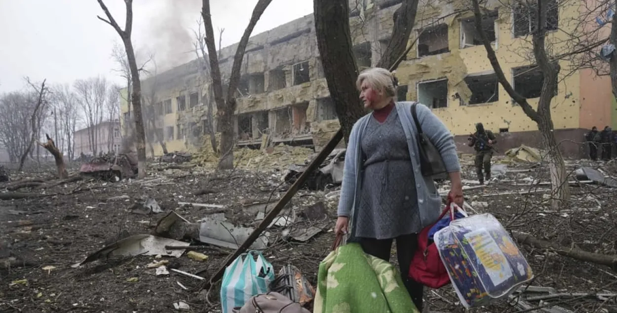 Мариуполь после бомбардировки / Евгений Малолетка, Associated Press