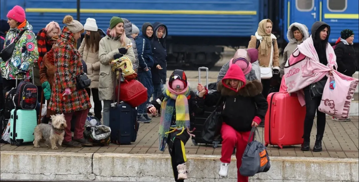 Уцекачы з Украіны выязджаюць у Польшчу / Reuters