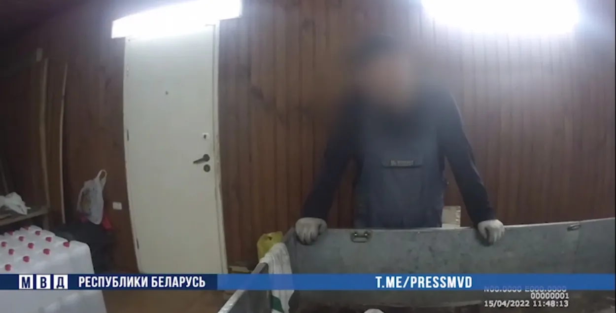 В Лидском районе нашли российскую водку без акцизов и спирт на 40 тысяч рублей