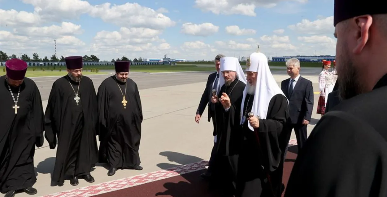 Патриарх РПЦ Кирилл прилетел в Минск: планирует встретиться с Лукашенко