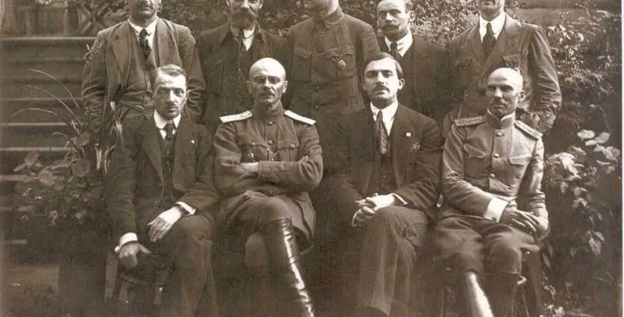 Правительство БНР, 1918 год. Язэп Воронко сидит второй справа.​