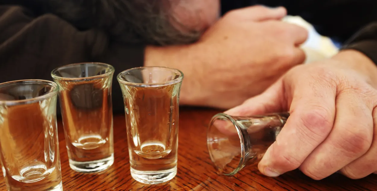 Супруги из Логойского района выпили контрафактный алкоголь и умерли