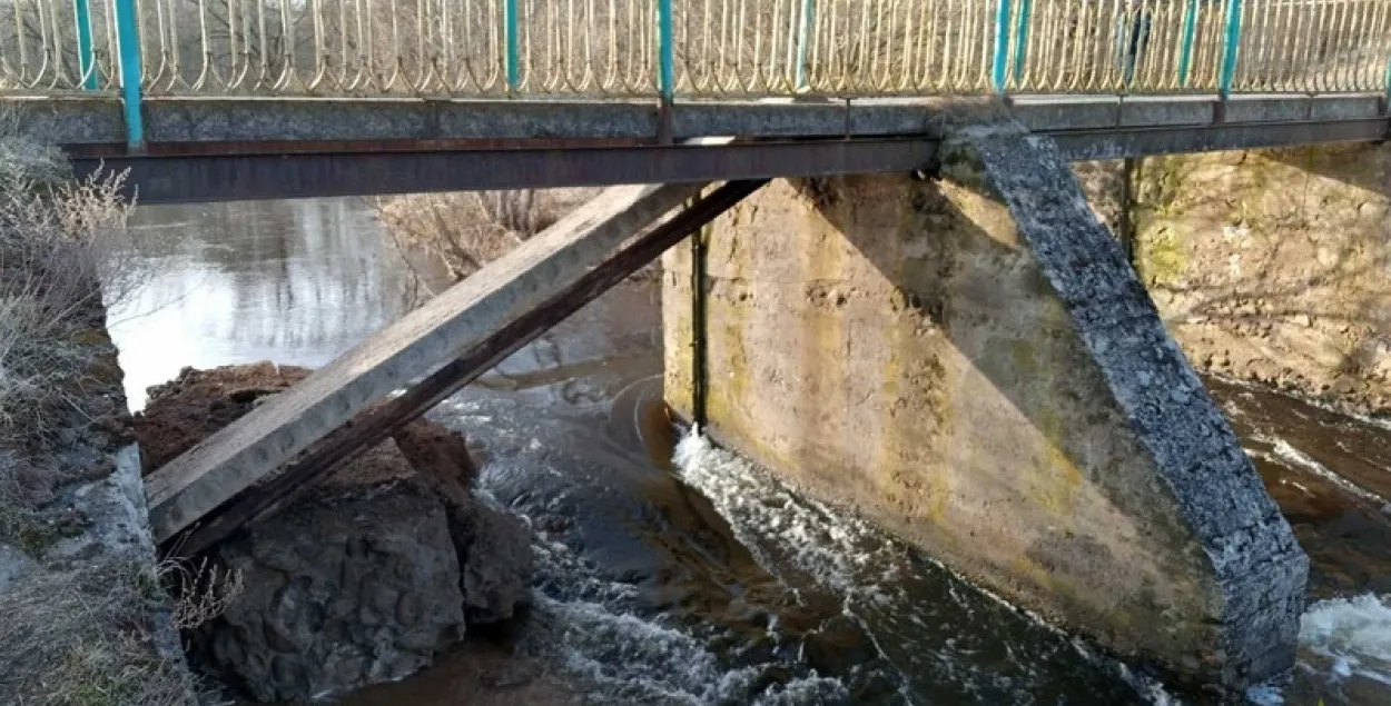 В Городке обвалился мост через реку / vitebsk.mchs.gov.by