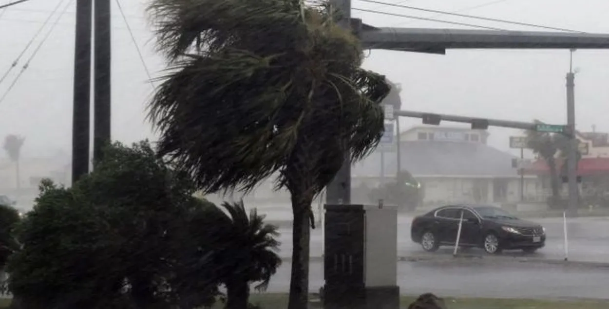 На захадзе ЗША бушуе ўраган “Харві” з парывамі ветру пад 60 м/с