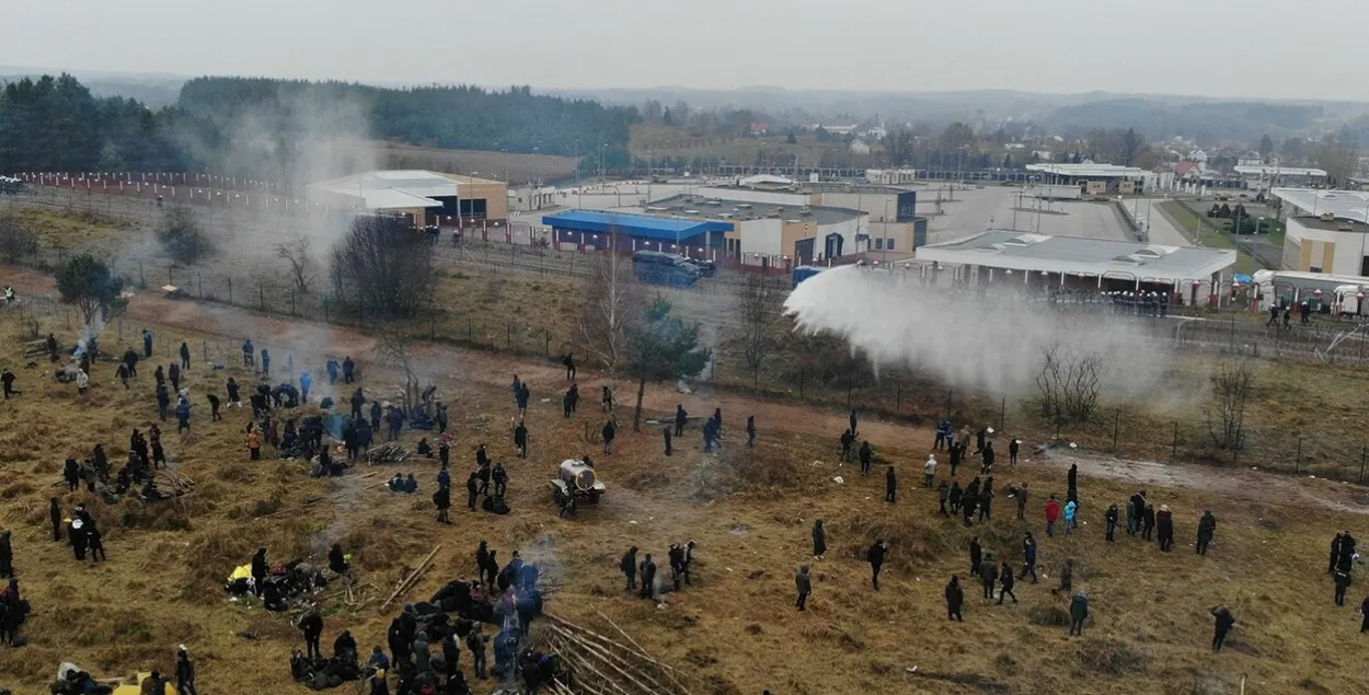 Паліцыя Польшчы: пры спробе прарыву мяжы супраць мігрантаў ужываўся пярцовы газ