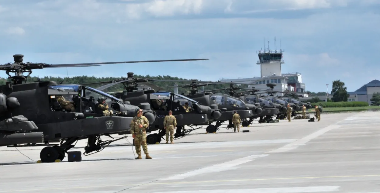 ЗША перакідваюць у&nbsp;Балтыйскі рэгіён 32 ударныя верталёты​ AH-64 Apache /&nbsp;twitter.com/MON_GOV_PL