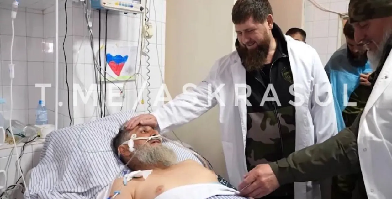 Кадыров возле раненого Геремеева​