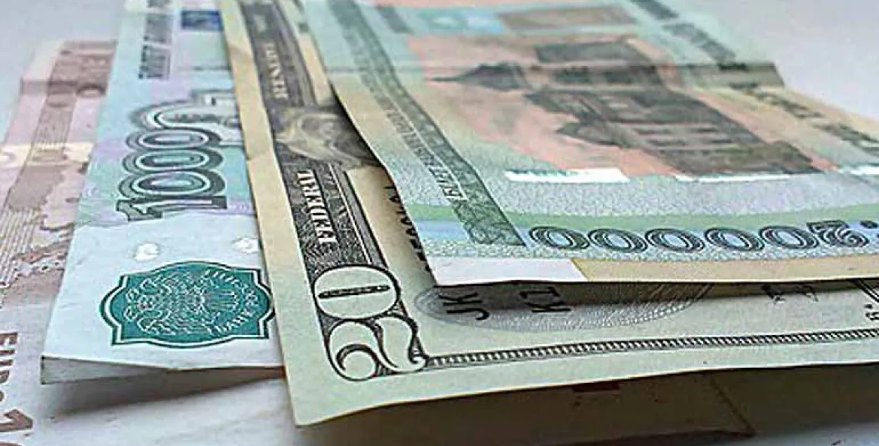 Курс долара ў Беларусі ў чацвер вырас на 28 рублёў