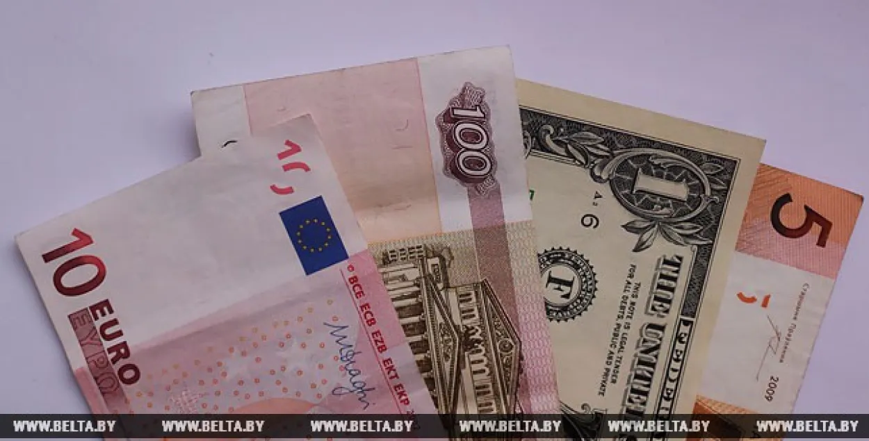 30 жніўня ў Беларусі вырас курс долара, курс еўра знізіўся