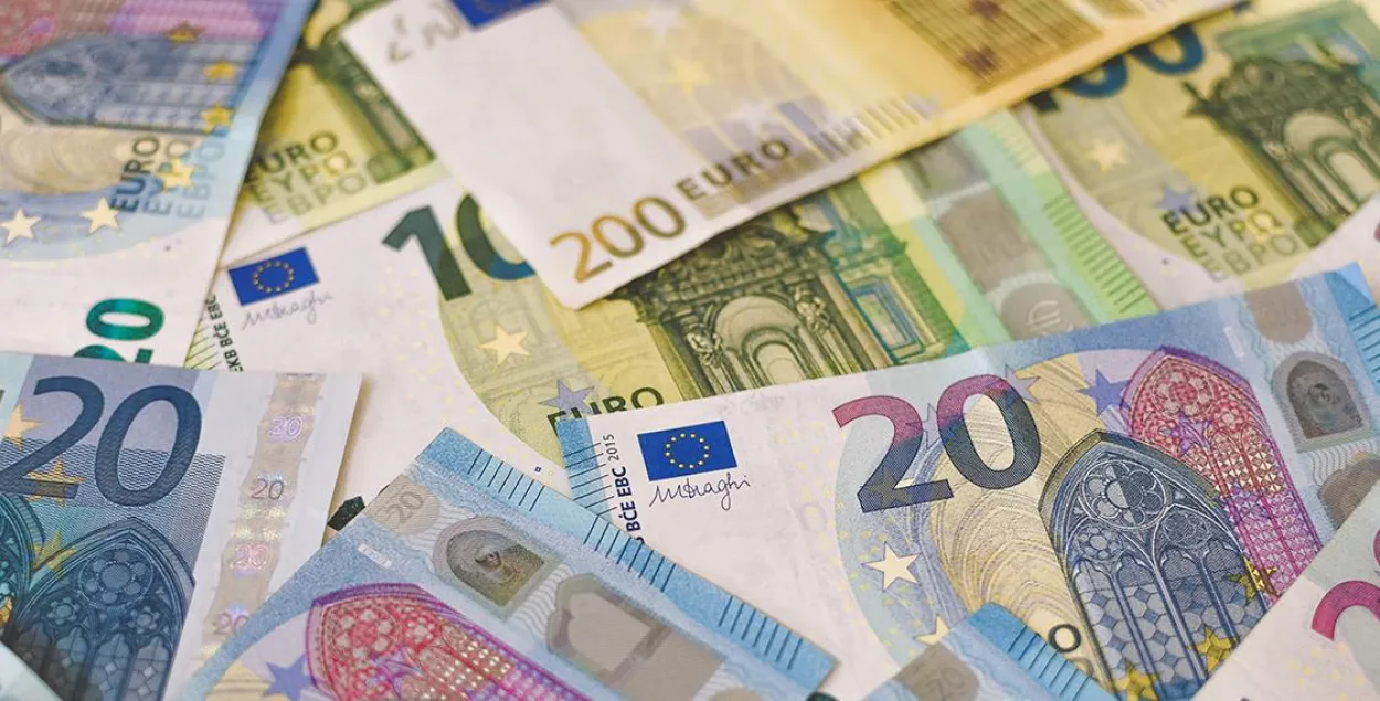 Белорусский рубль просел к евро и российскому рублю