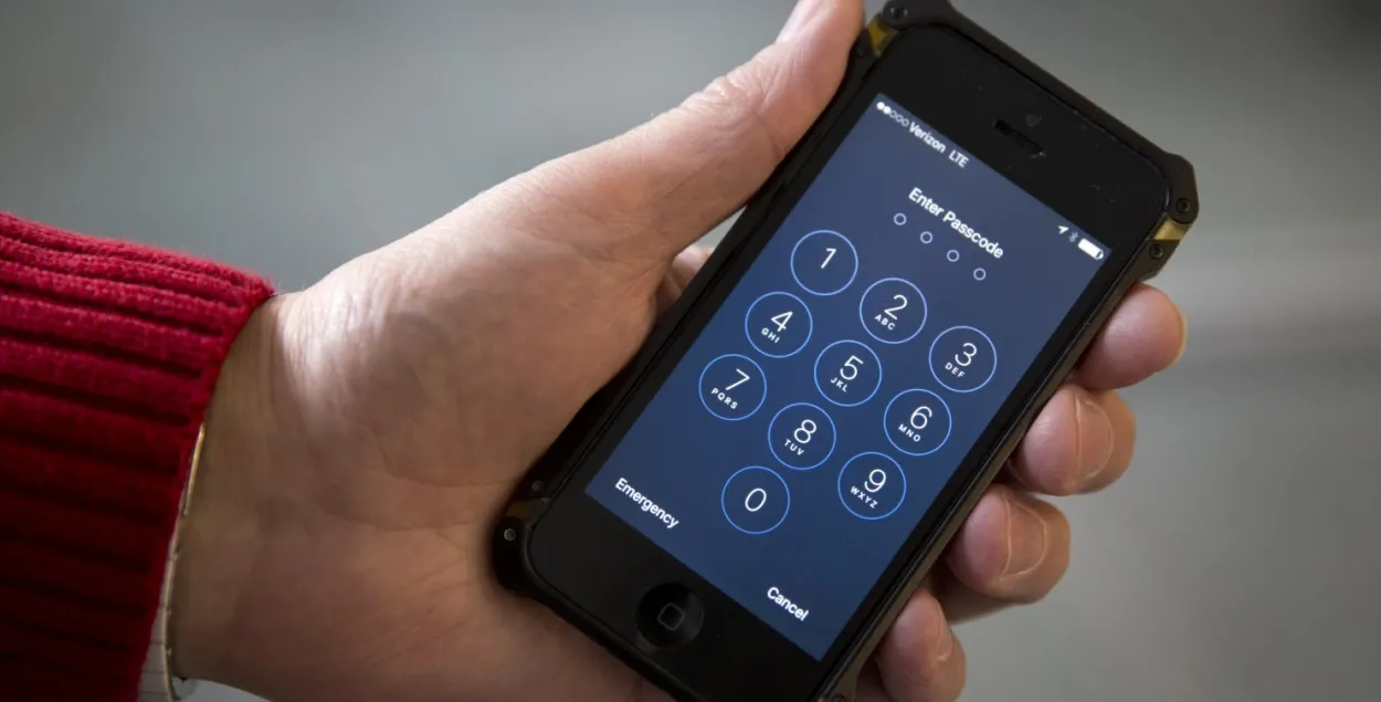 ФБР заплаціла хакерам, каб узламаць iPhone "бернардынскага стралка"
