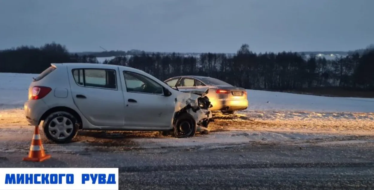 Пад Мінскам у аварыю трапіў аўтамабіль з трыма дзецьмі